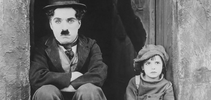 Promotion-Foto für "The Kid" von Charlie Chaplin. [Public domain], via Wikimedia Commons